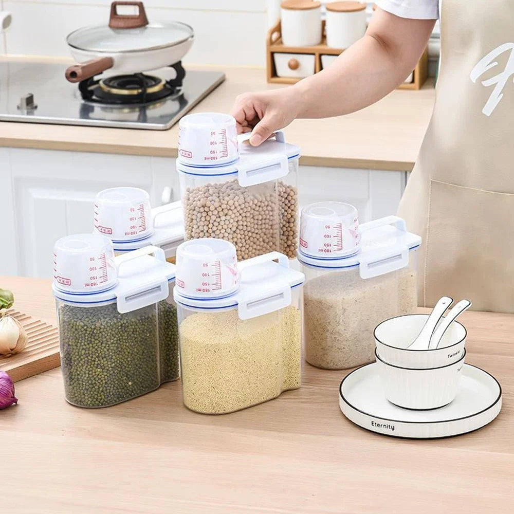2kg Dog & Cat Food Storage Pail – Moisture-Proof Plastic Container with Measuring Cup